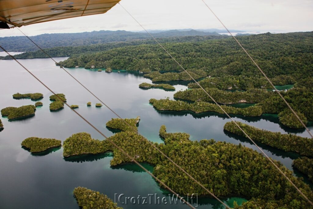 pulau wayag - ultralight flight